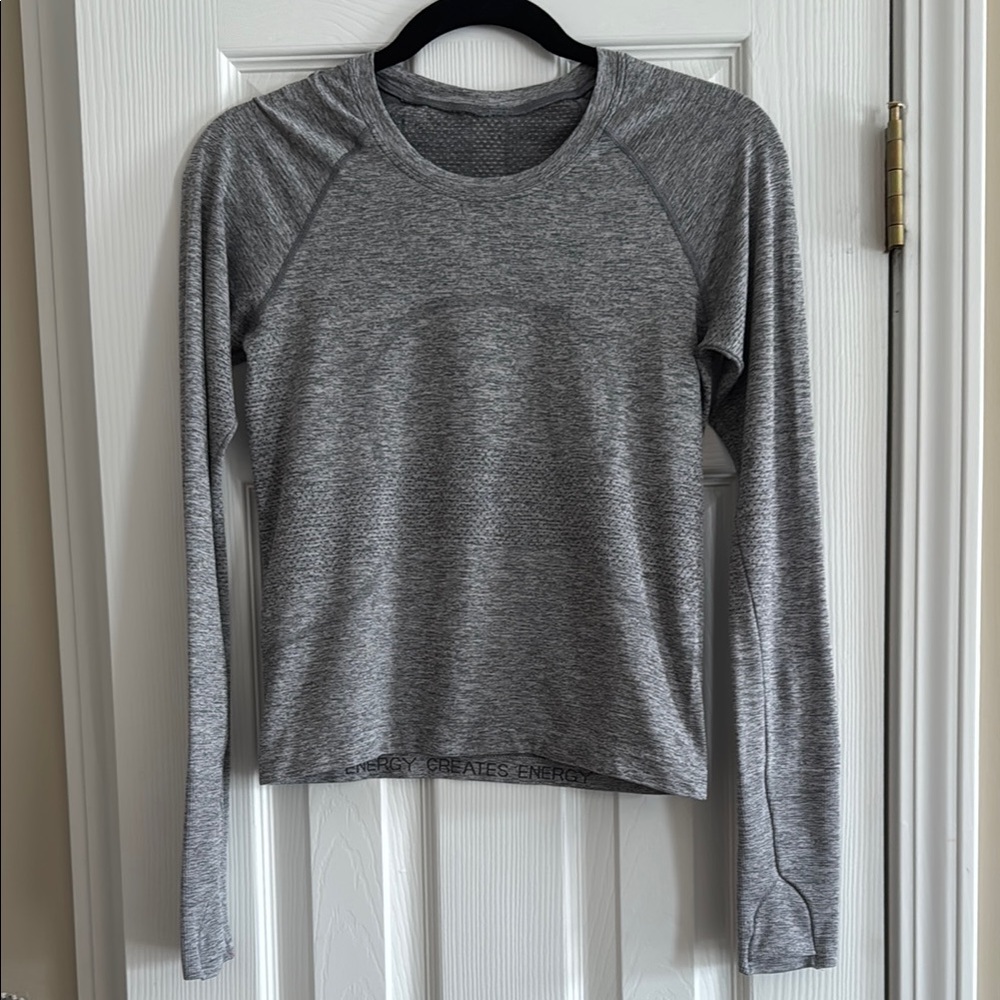 Lululemon light gray race-length Swiftly long sleeve sz 4
